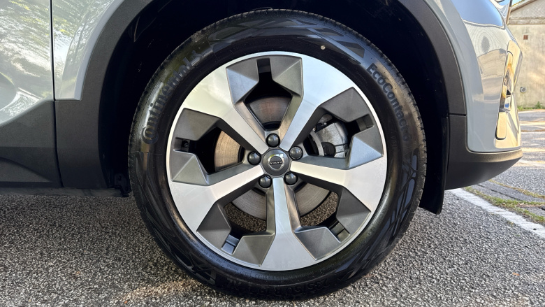 Volvo XC40 2.0 B4P Plus Dark 5dr Auto Petrol Estate